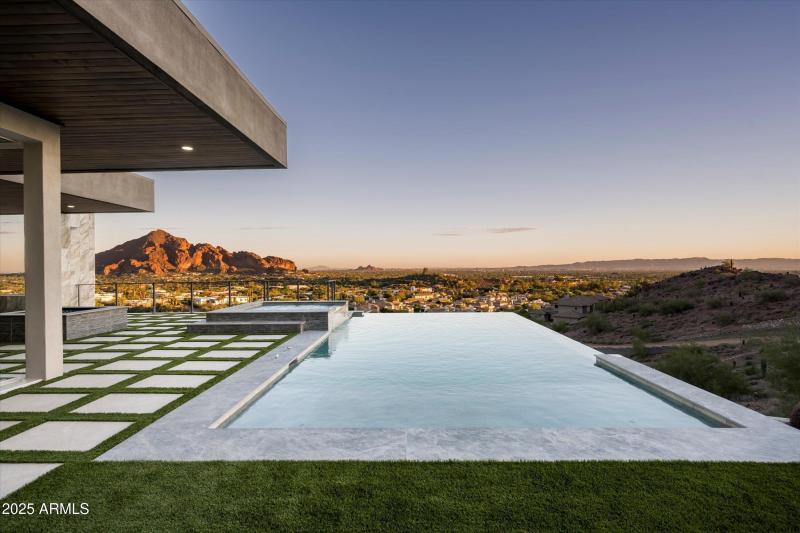 020_Pool Views