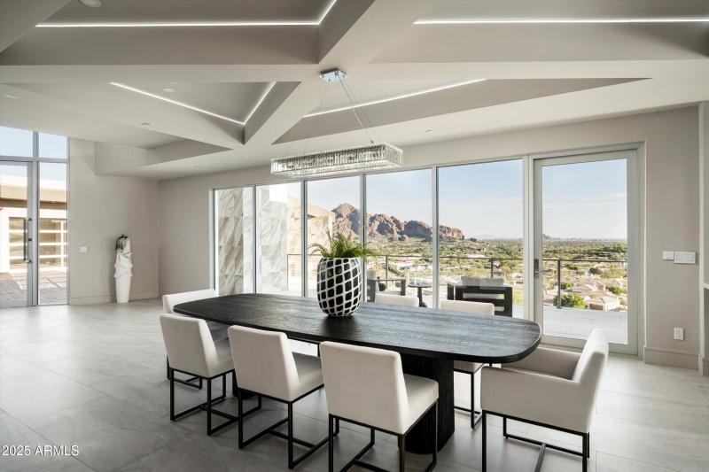 027_Dining Room
