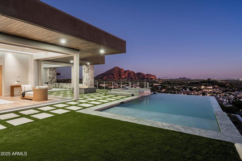 060_Pool Views
