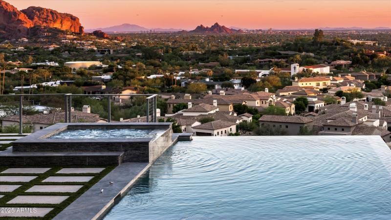 064_Pool Views