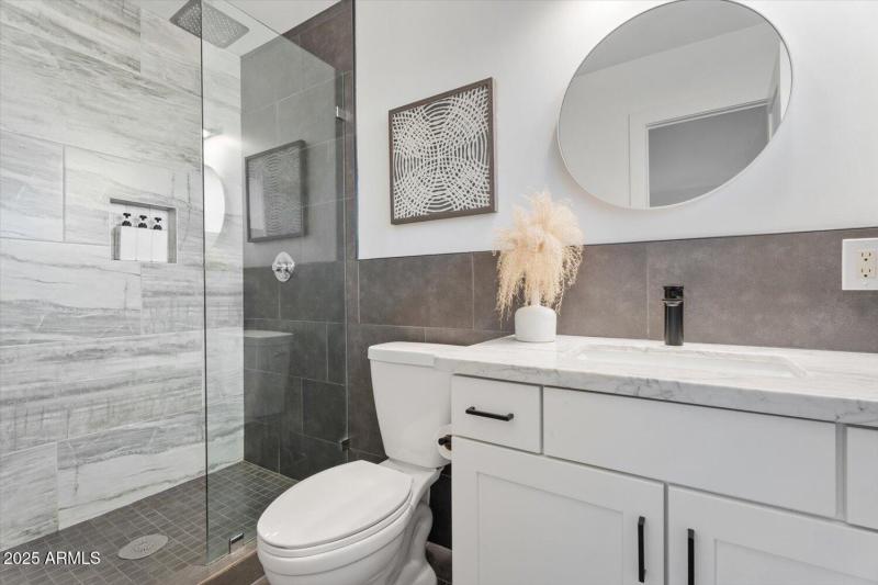 Secondary ensuite bath 2