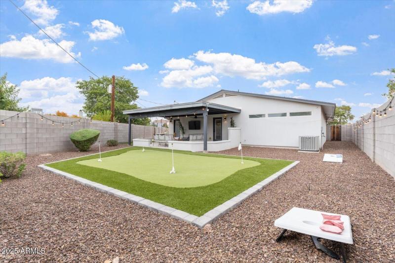 Private putting green