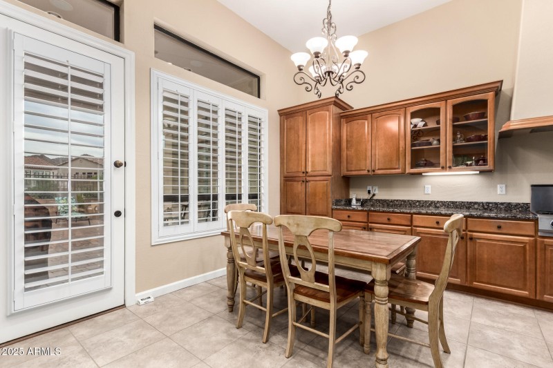 08 Kitchen/Dining