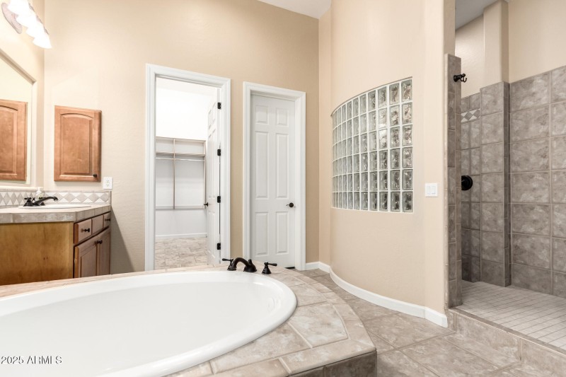 18 Master Bathroom