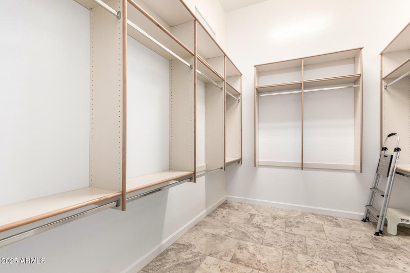 19 Master Closet