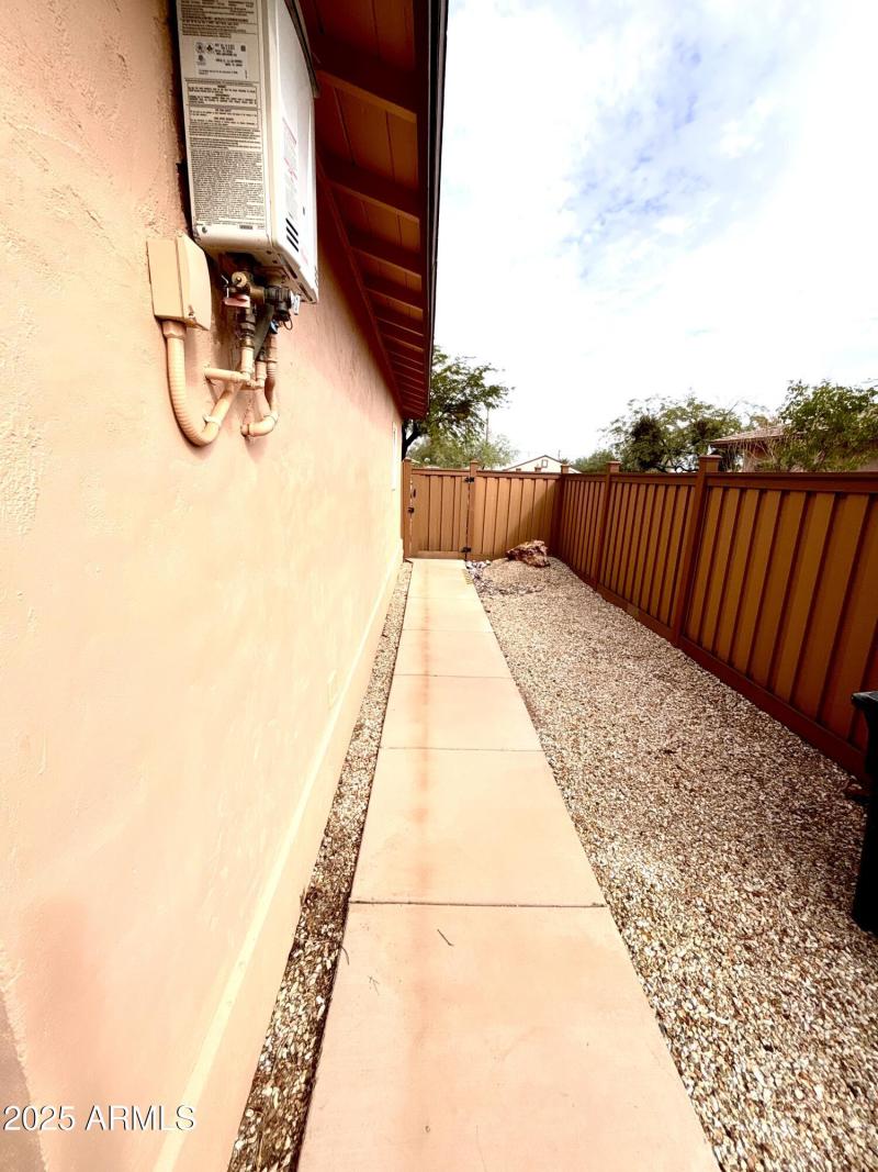 311 W Solana Side Yard