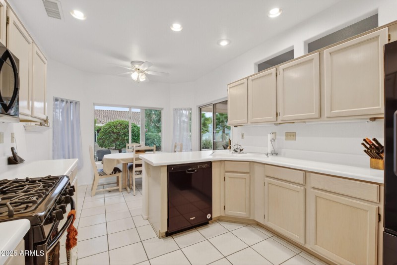 Eat-in kitchen