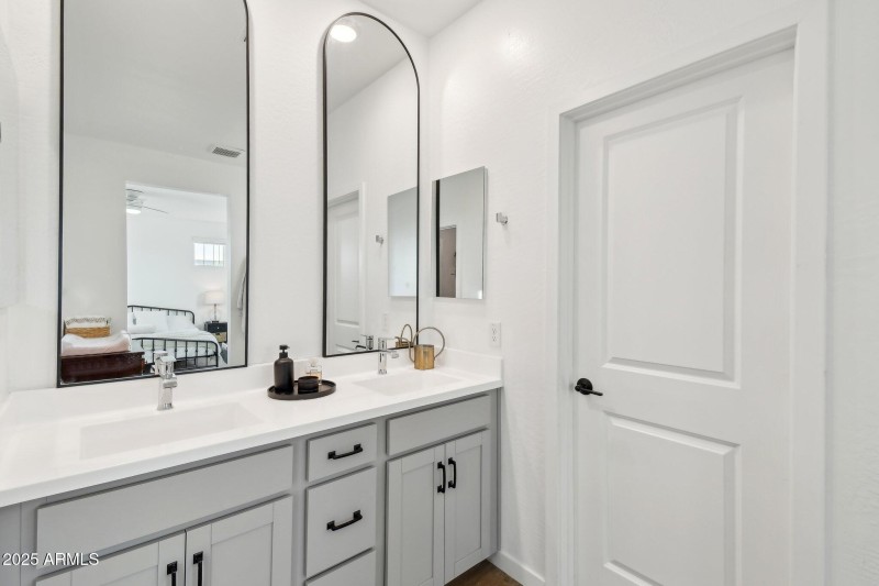 27-web-or-mls-E Domingo Rd-027