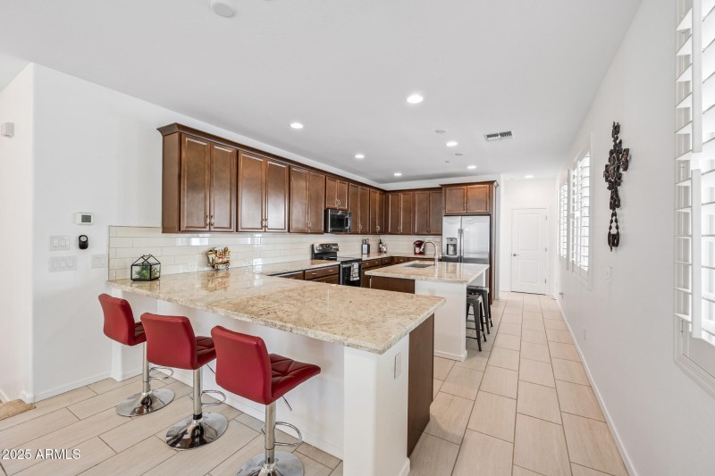 Dining & Kitchen