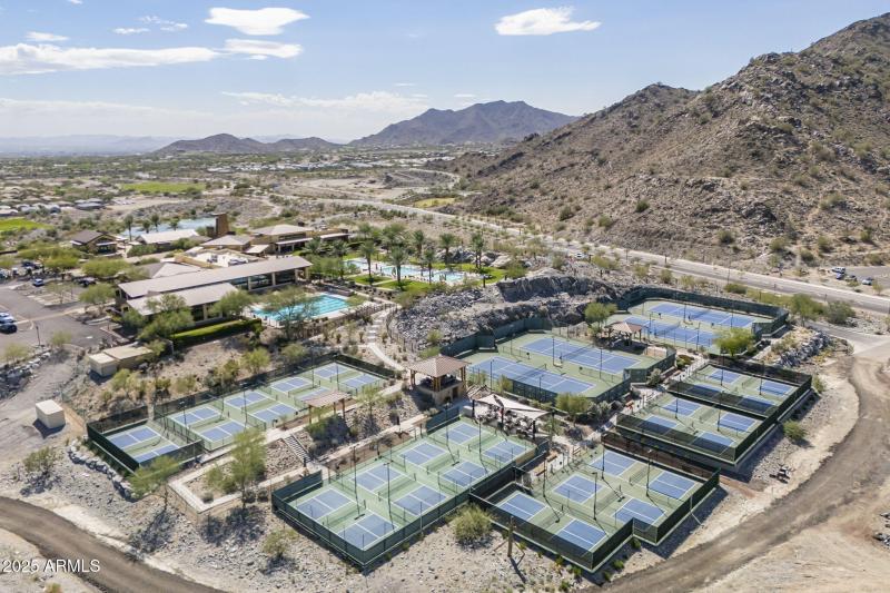 Pickleball & Tennis Courts!