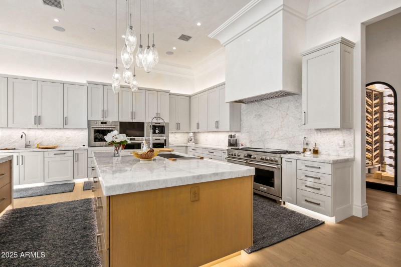 017_Luxury Kitchen