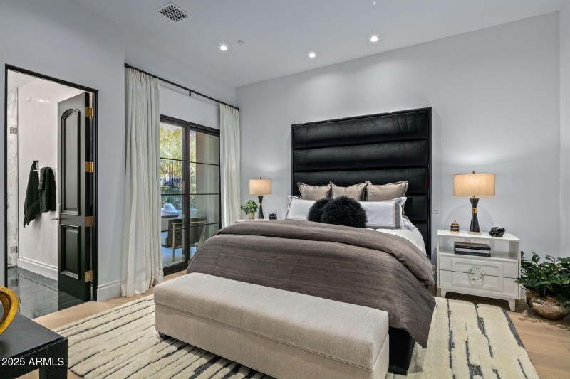 051_Guest En Suite 1