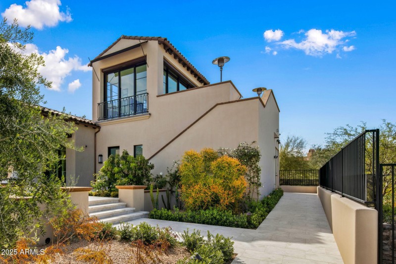064_105webormlsGuest House Upstairs