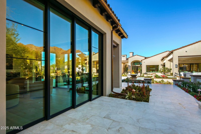 065_Guest House Entry