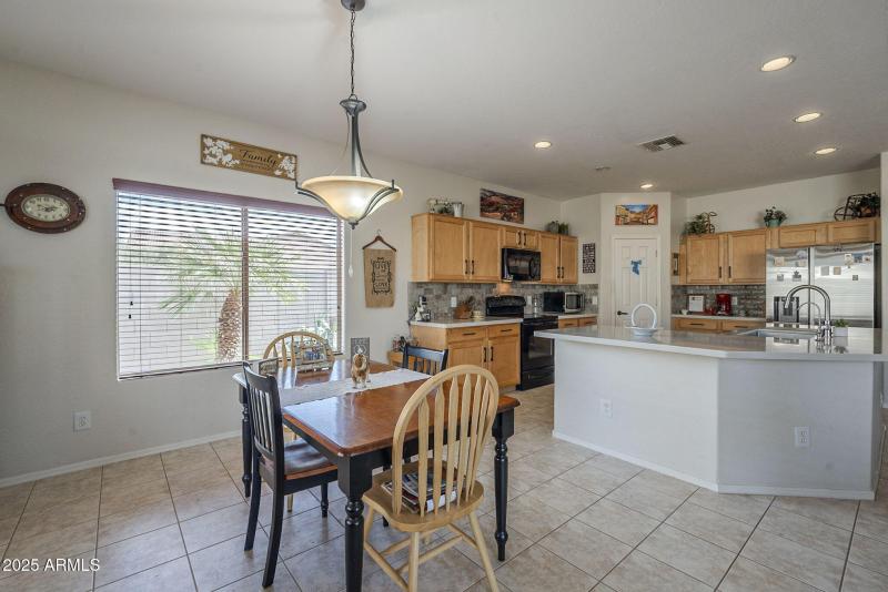 Eat-in kitchen