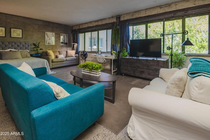 Living room 4