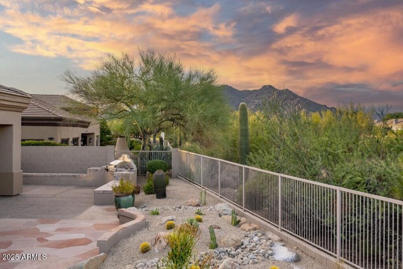 Gorgeous Sunset & Mountain Views