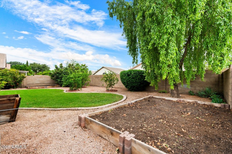 024__2243 E Willow Wick Rd