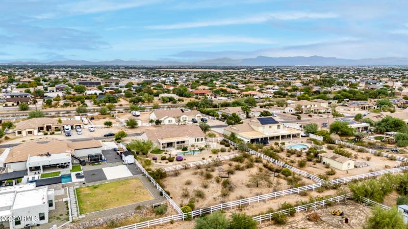 Back alley for horses