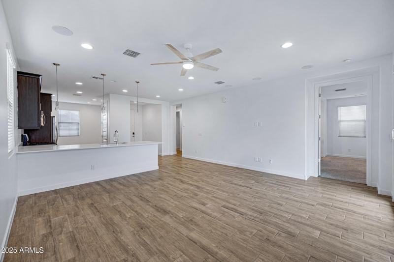 2532 W Hidalgo Ave-9