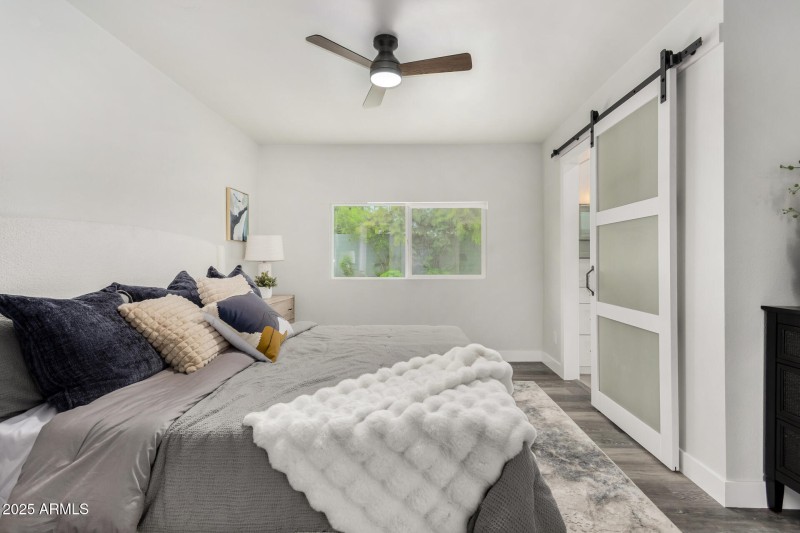 5212 Master Bedroom3