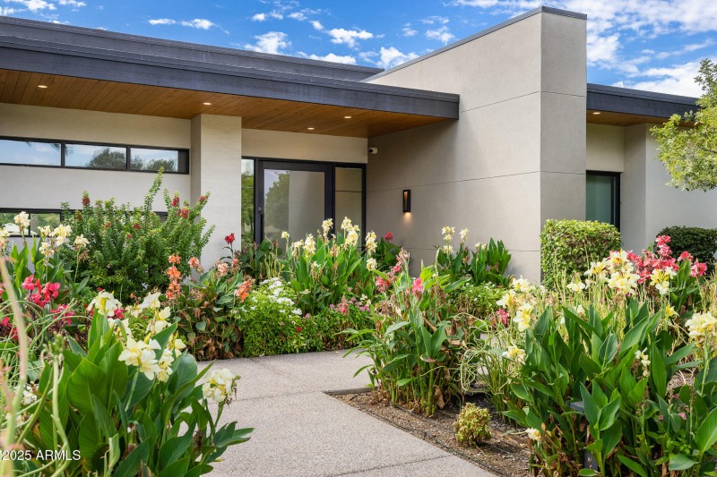 06front entrance pathway