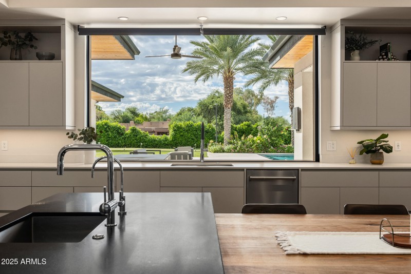 23kitchen4 windows open