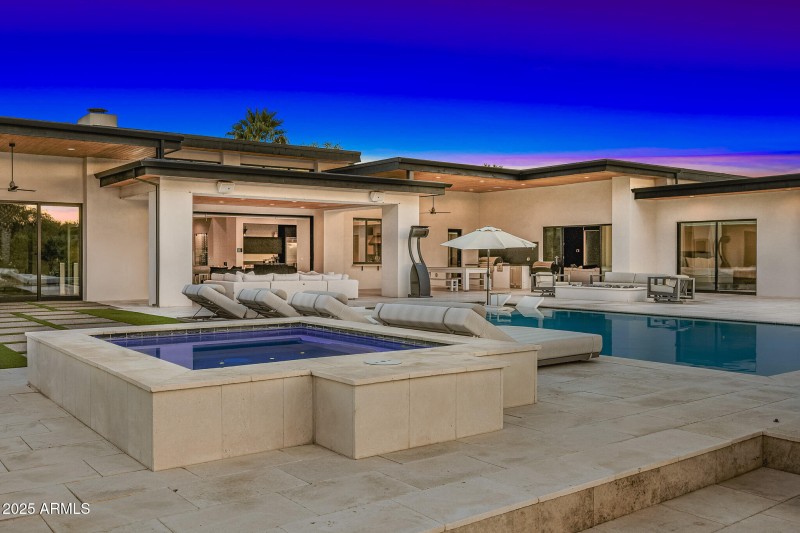 70pool and spa_twilight