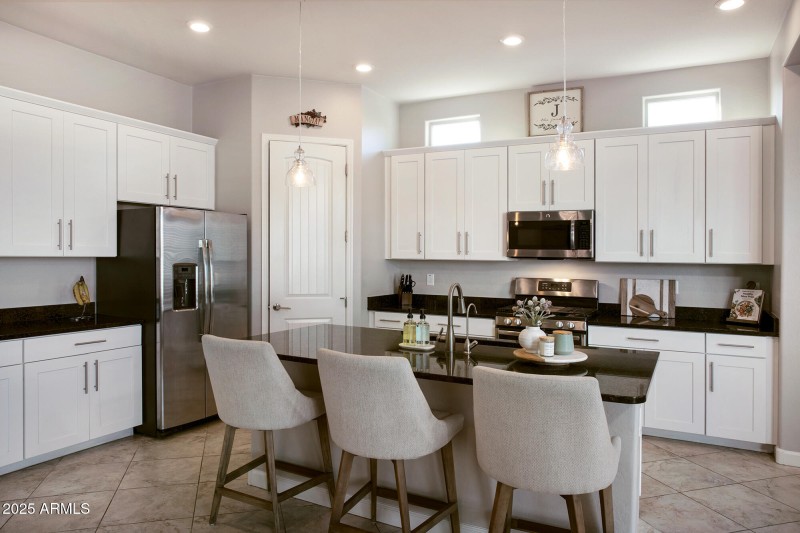 Gas Range & Pantry