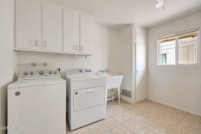Laundry/ Hobby Room