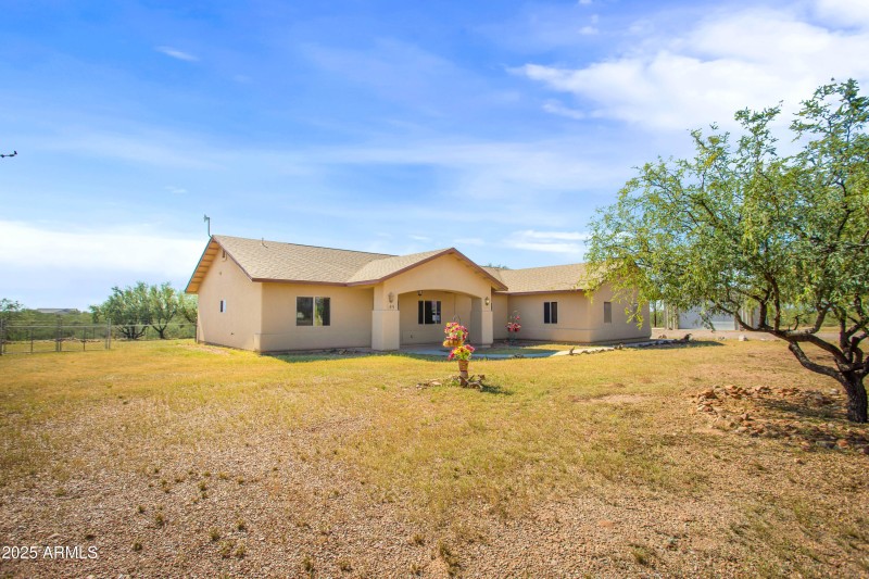 890 E SAVINO CT