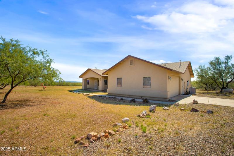 890 E SAVINO CT