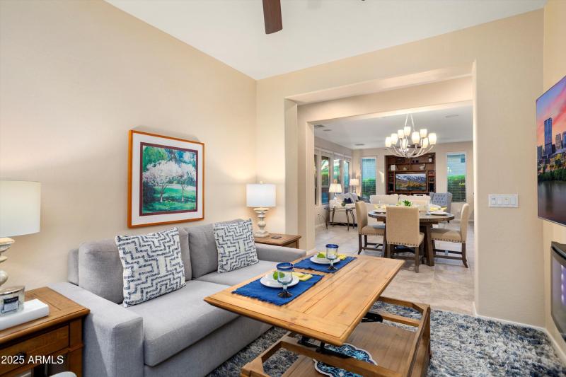 A VERSATILE, COMFORTABLE ROOM