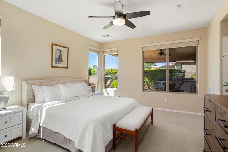 SPACIOUS ROOM WITH ALOT OF LIGHT