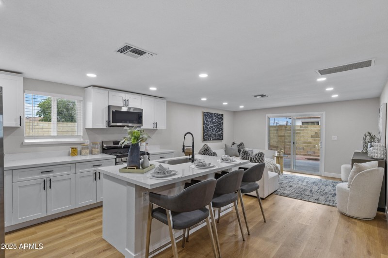 1638 W Bedford St-9
