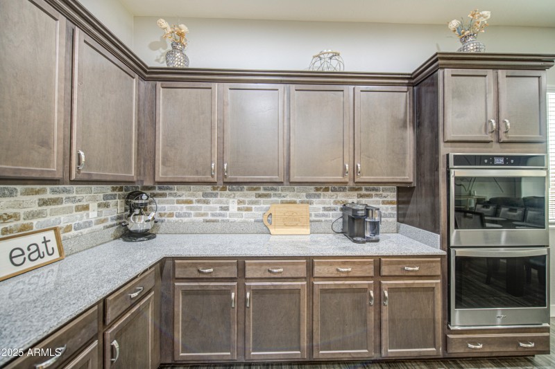 Kitchen-DOUBLE OVENS!