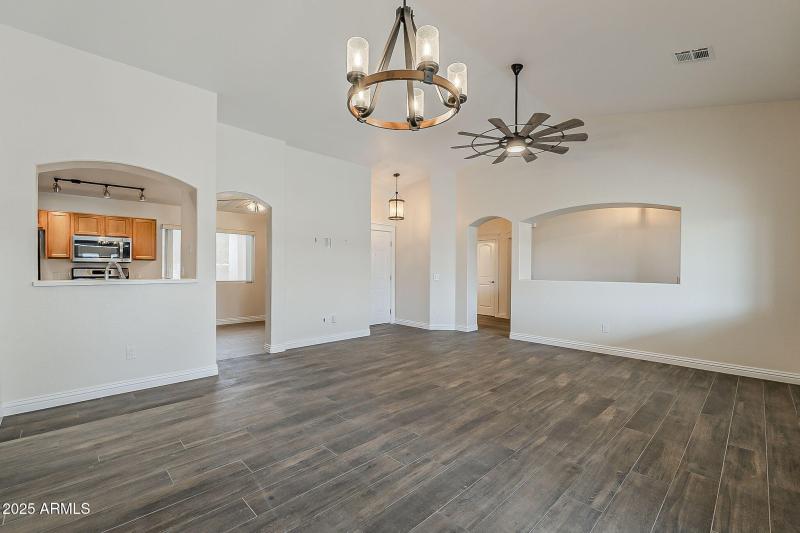 7-web-or-mls-Desert Bloom-7