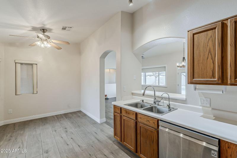 12-web-or-mls-Desert Bloom-12