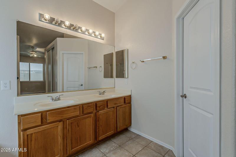 24-web-or-mls-Desert Bloom-24