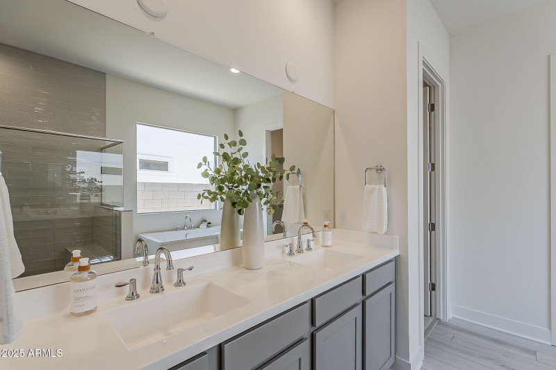 32-web-or-mls-Sunstone-32