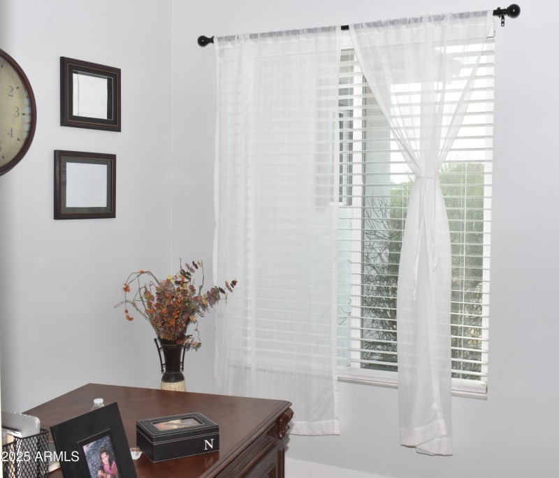 Open office can convert to bedroom