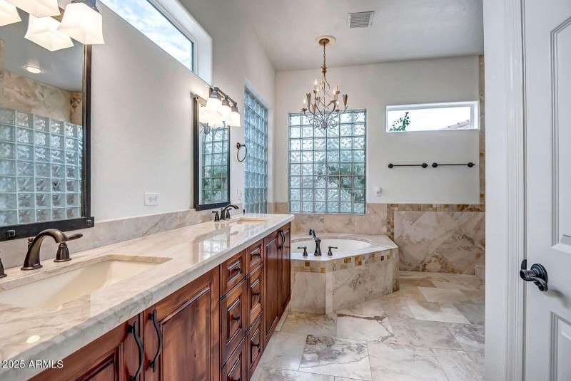 hr - main bath