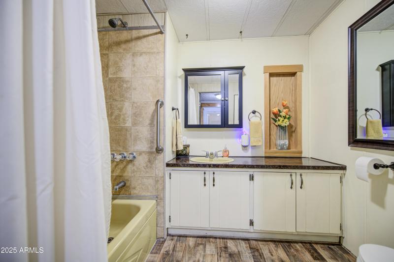 Bathroom 2-pic 1