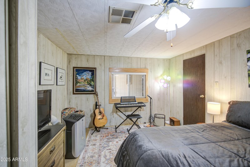 Bedroom 2-pic 2