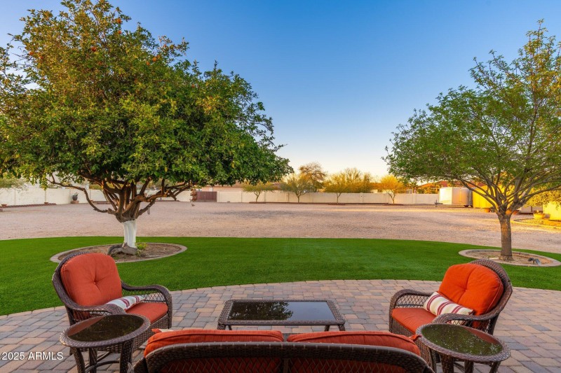 11138 W Hatcher Rd - 33