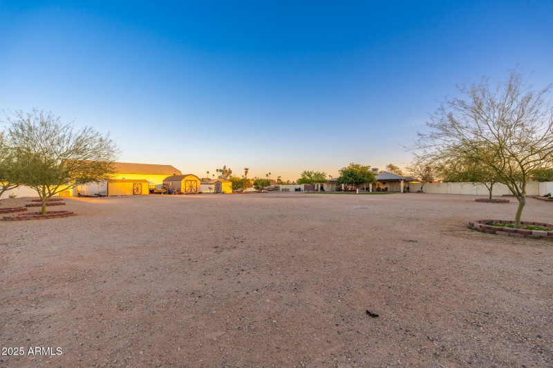 11138 W Hatcher Rd - 37