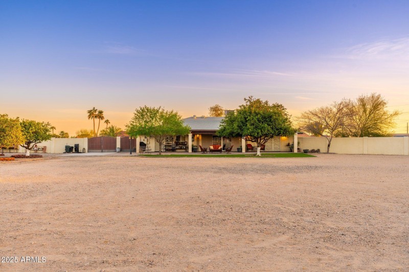 11138 W Hatcher Rd - 40