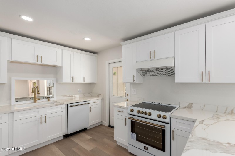 Kitchen closer