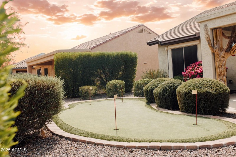 sunset putting green