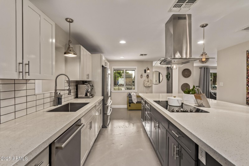16 Shaw Butte